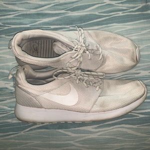 Nike womens Roshes